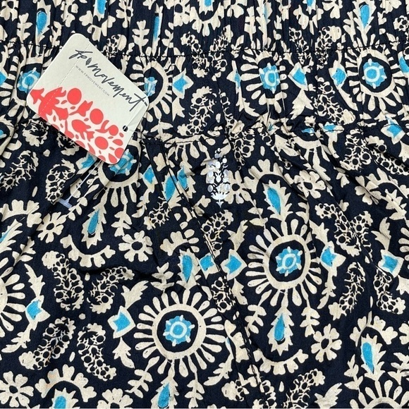 NWT FP Movement by Free People The Way Home Printed Short size Small - Picture 10 of 14
